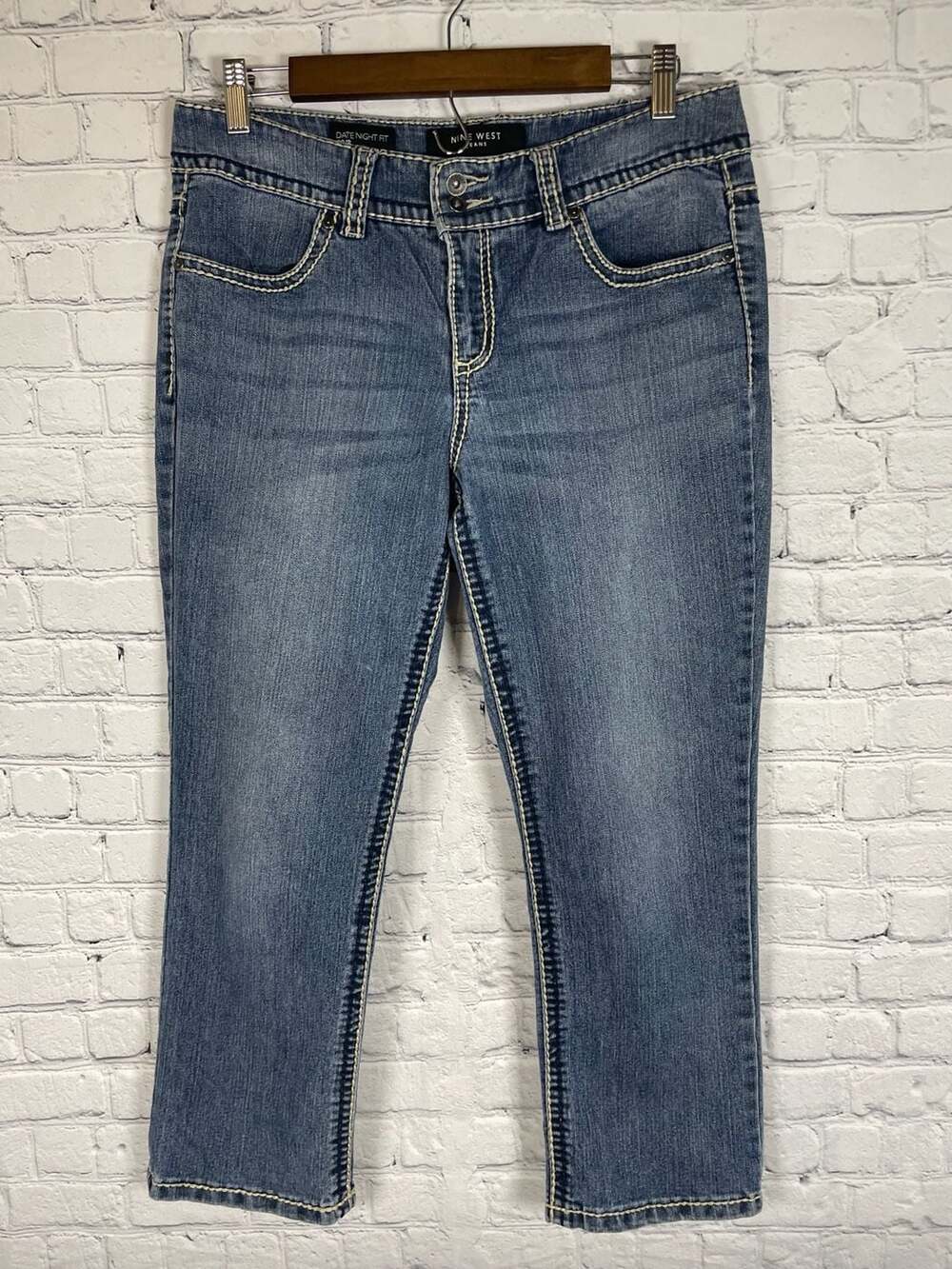Nine West Date Night Fit Embellished Back Pocket Cropped Jeans Size 8 - Picture 3 of 5
